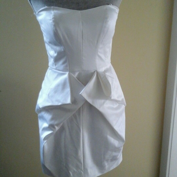 BCBGeneration Strapless Pleated Origami Dress - Sateen White - Size 0 - Picture 6 of 16